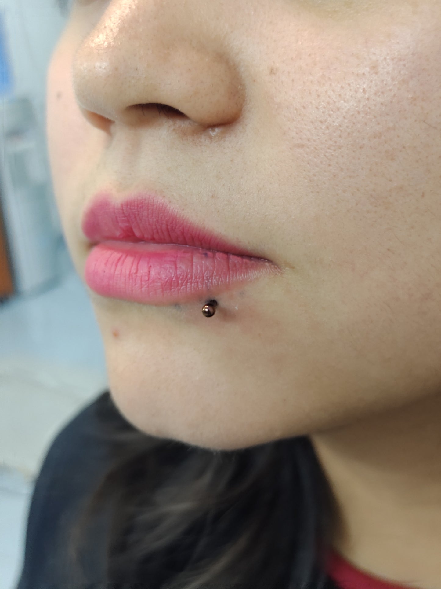 Titanio grado implante. Labret clásico